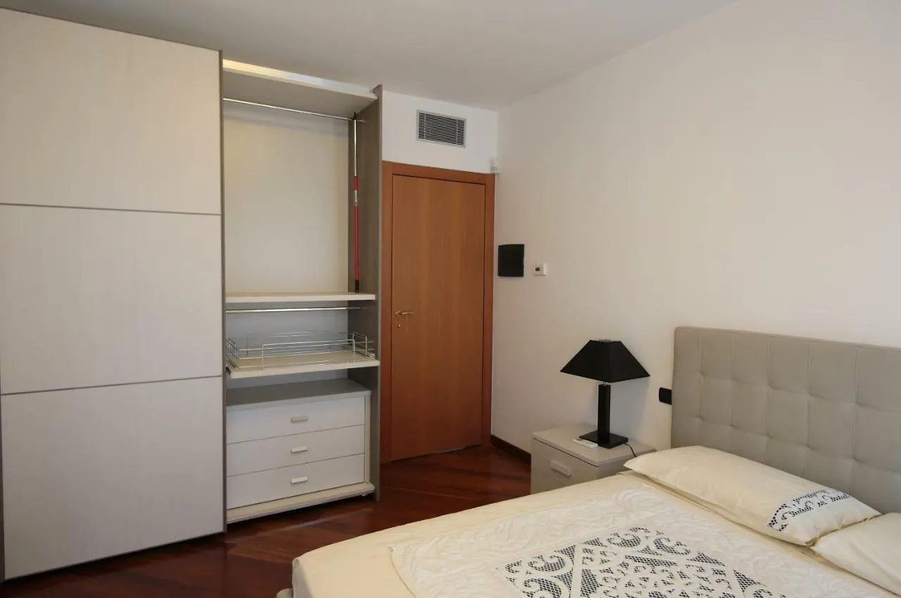 Апартаменты Orea Spiti - Charming Flat & Canal View Few Steps From Movida Милан