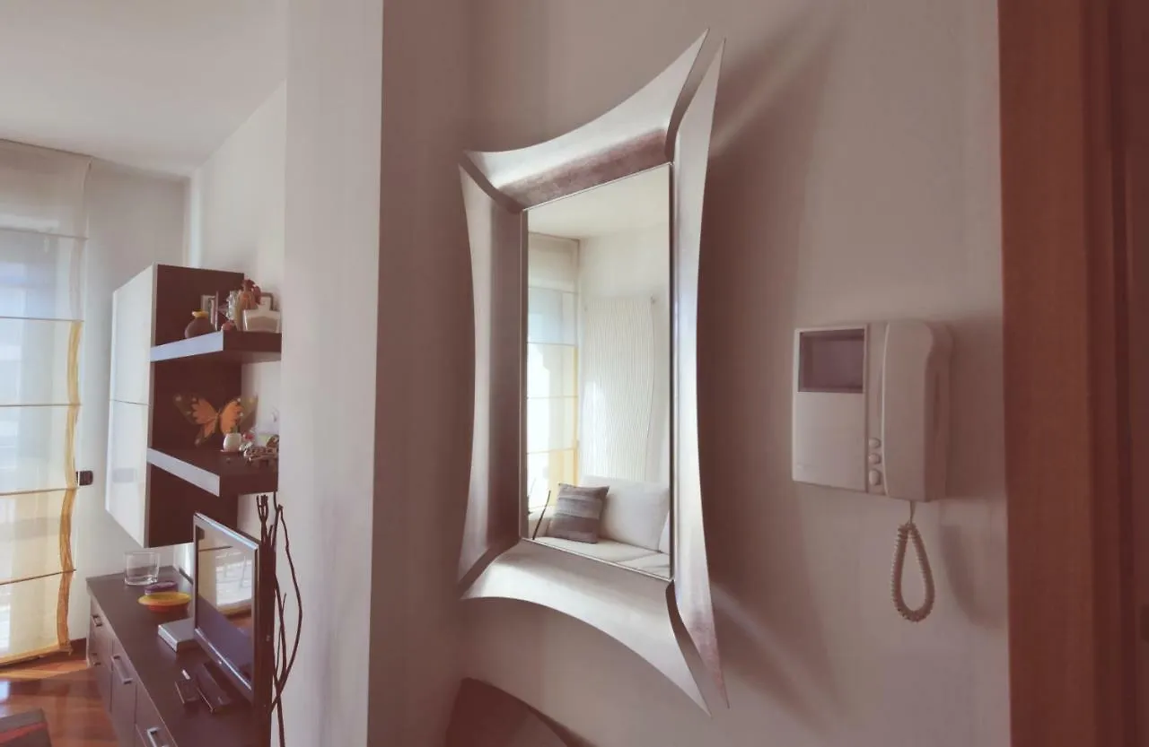 Orea Spiti - Charming Flat & Canal View Few Steps From Movida Милан Апартаменты